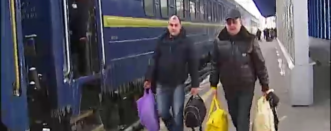 Через снігові замети потяг запізнився до Києва на вісім годин