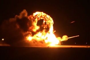 У Мережі з'явилося відео падіння російського бомбардувальника Ту-95 на авіабазі Українка