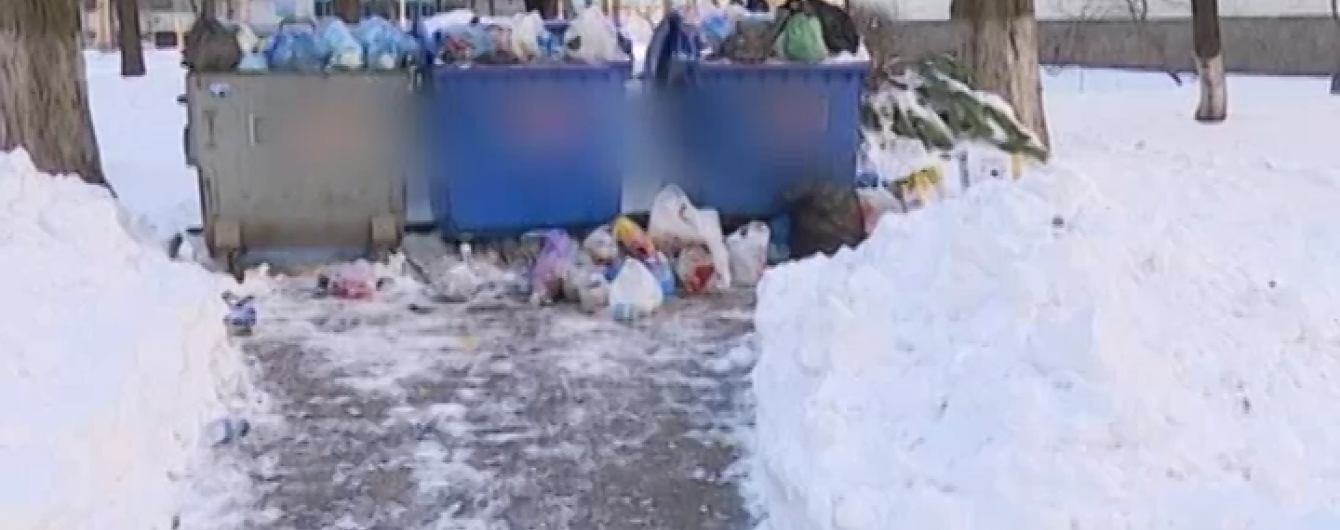 Одеса через заблоковані снігом дороги третій день стоїть у смітті