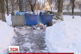 Одеса через заблоковані снігом дороги третій день стоїть у смітті