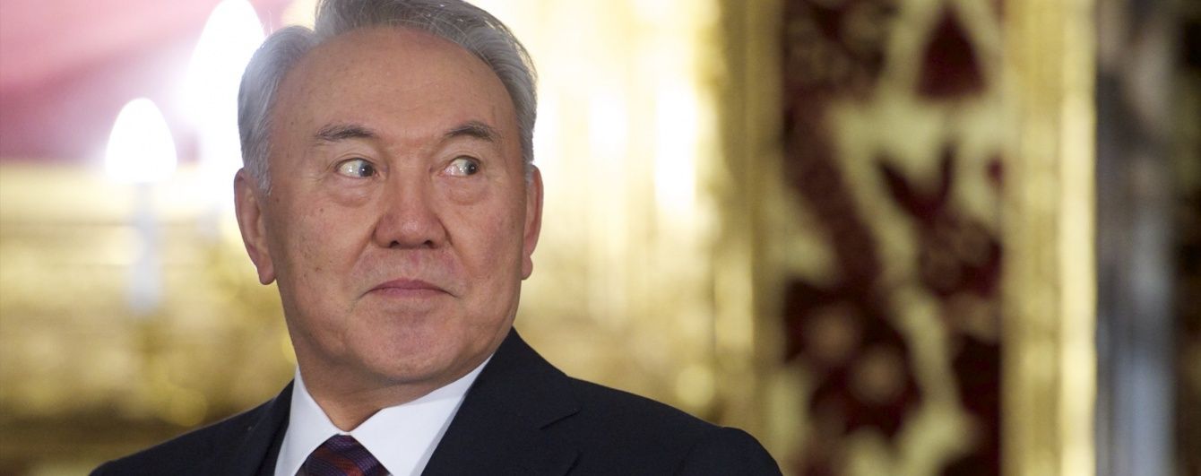 Президент Казахстану Назарбаєв раптово скоротив свій візит до Китаю і летить до Узбекистану