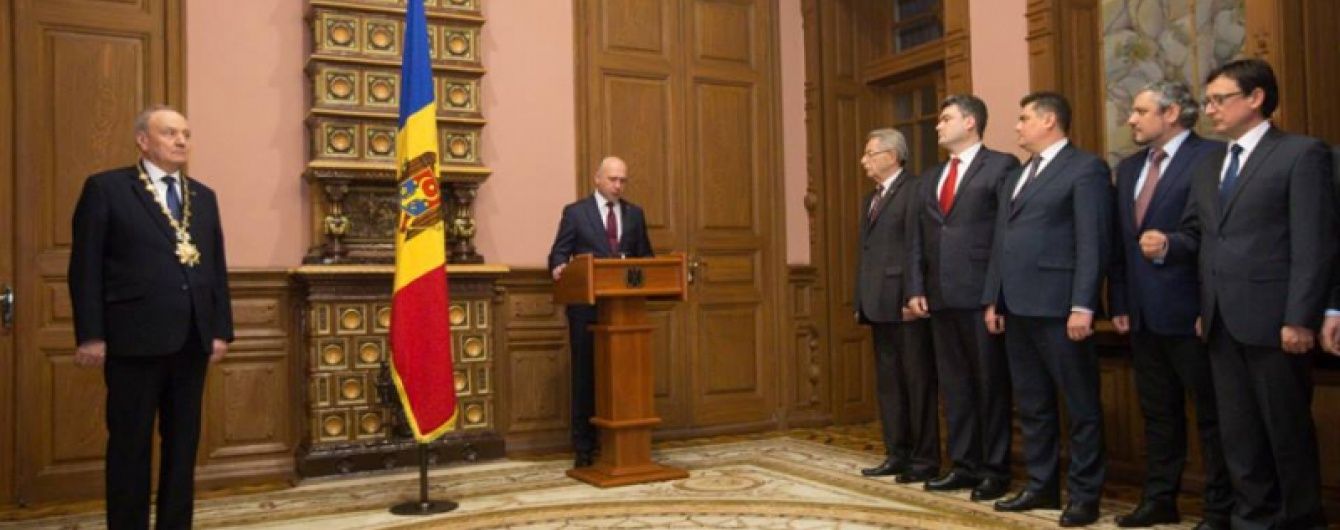 Новий уряд Молдови потайки опівночі присягнув президенту - ЗМІ