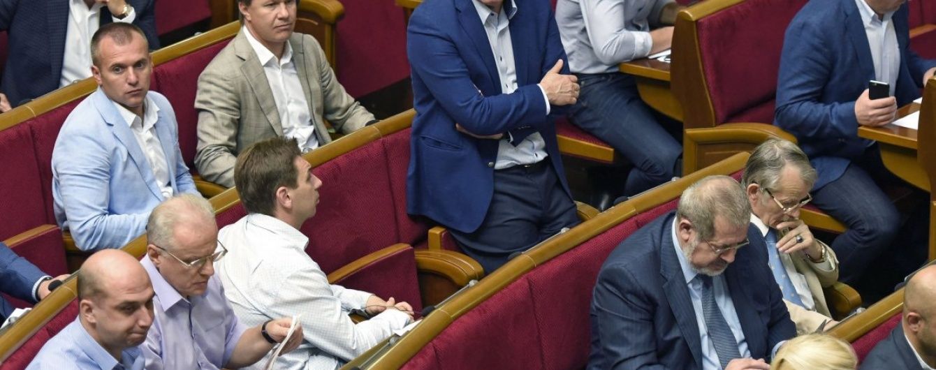 Рада з другої спроби направила зміни до Конституції у КС