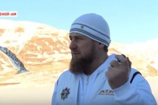 Кадиров перед камерами "осідлав" сани