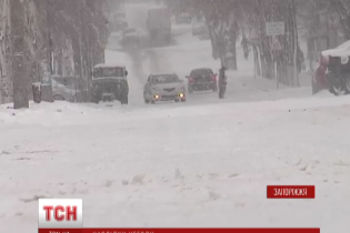 Запоріжжя "зникло" під шаром снігу