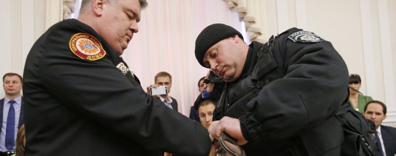 Штрафи на мільйон та тисячі протоколів: як боролися із корупцією у 2015 році. Інфографіка