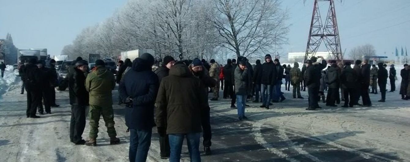 У Полтаві бійці АТО повністю заблокували рух транспорту трасою Київ-Харків