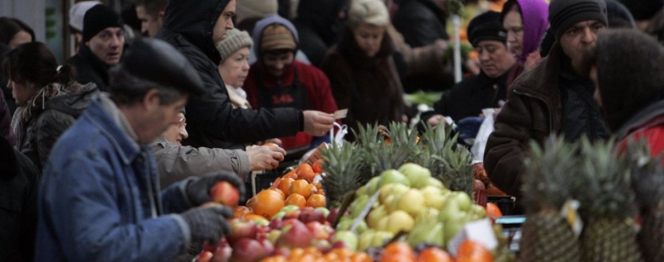 Майже 40% зароблених грошей українці витрачають на продукти