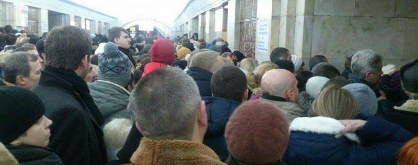У Мережі з'явилося відео колапсу у київському метро