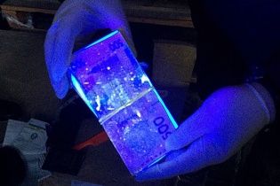 СБУ затримала на 100-тисячному хабарі працівника міграційної служби