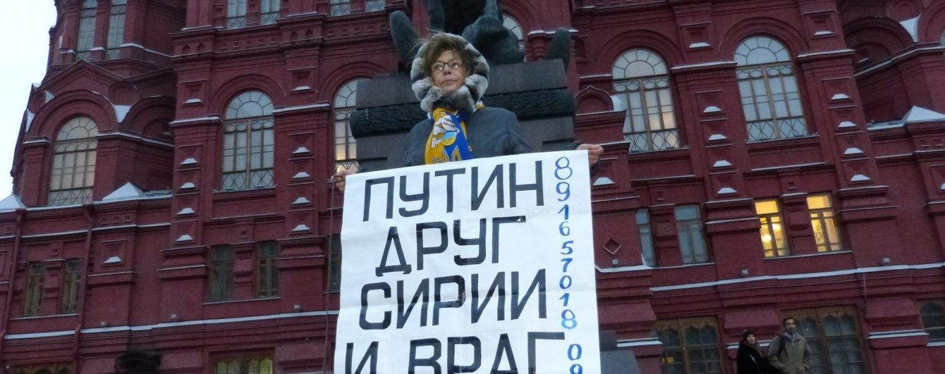 Російська опозиційна активістка розповіла, як цілувала українського поліцейського