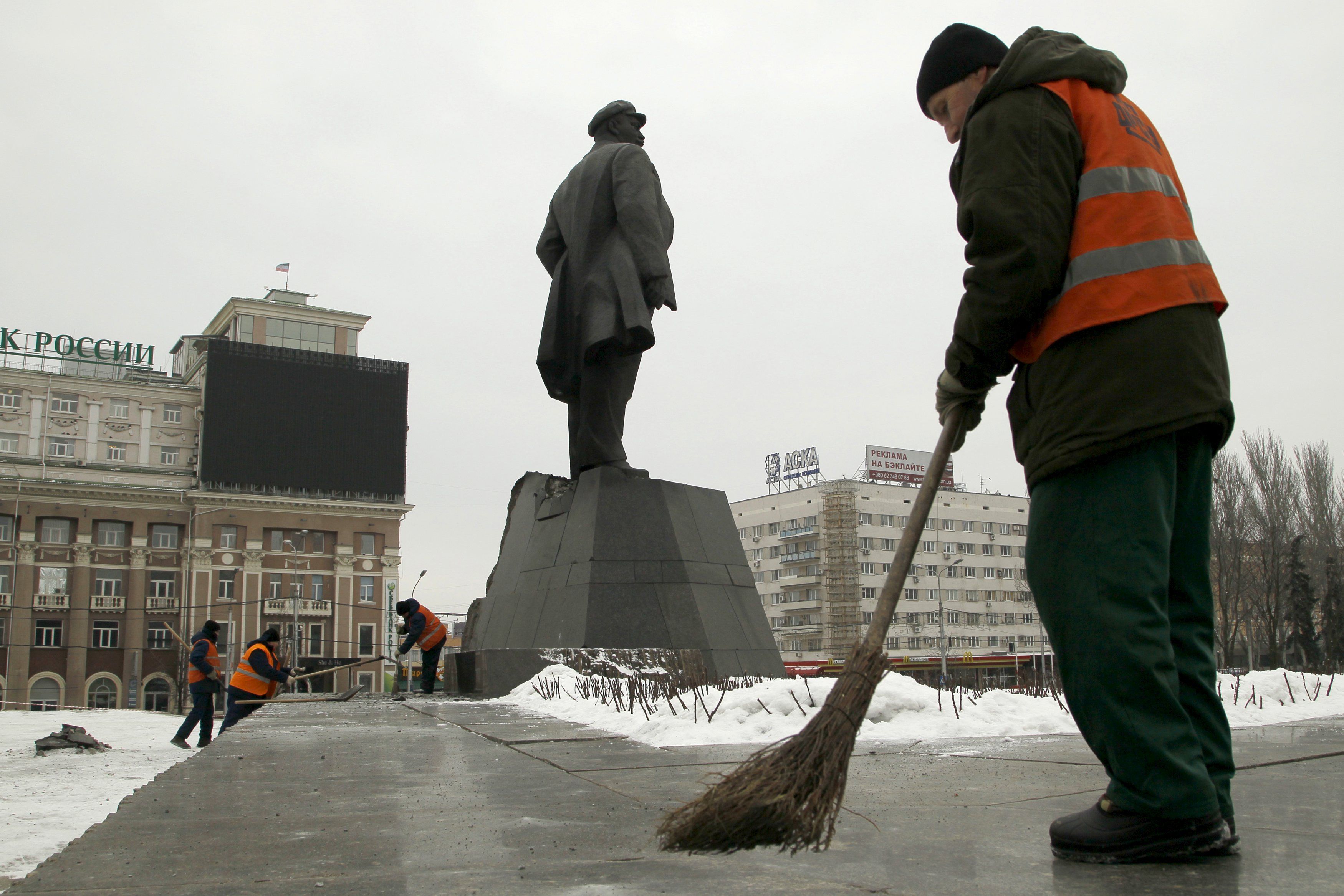 У Донецьку пошкодили Леніна_2