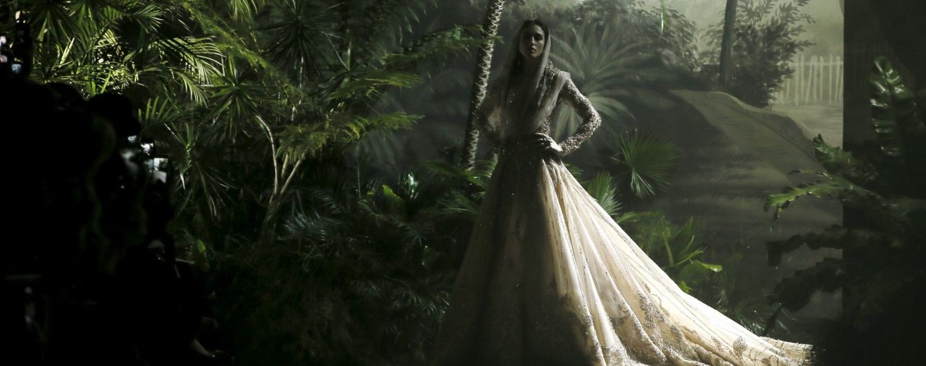 Показ Elie Saab на Неделе Haute Couture прошел в тропическом лесу