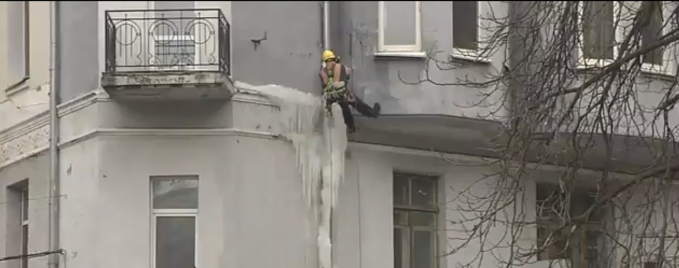 Дивіться повне відео знищення найбільшої в Україні бурульки