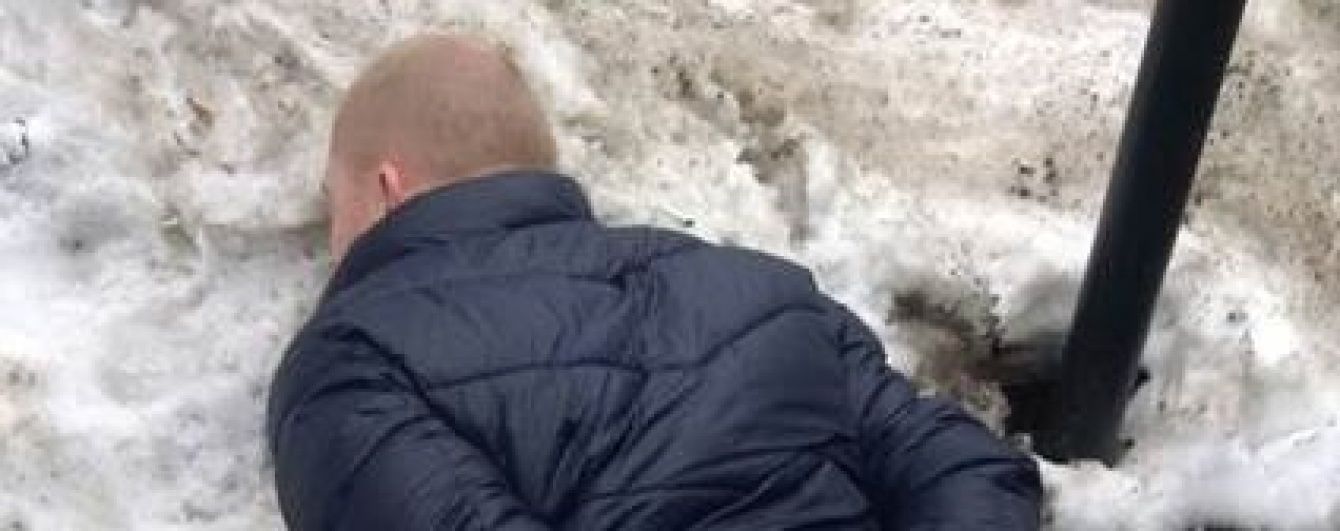 У Києві на багатотисячному хабарі схопили майора Нацполіції