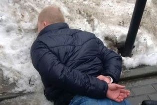 У Києві на багатотисячному хабарі схопили майора Нацполіції