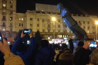У Дніпропетровську повалений пам'ятник Петровському заберуть до музею