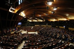 "Кінець казкам про трактористів з воєнторгу": ПАРЄ визнала окупацію частини Донбасу