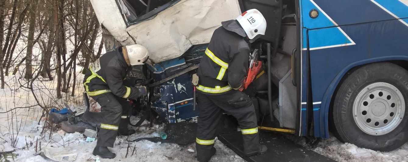 У Росії в ДТП постраждали 22 пасажири автобуса: направляють уже п'ятий гелікоптер з медиками