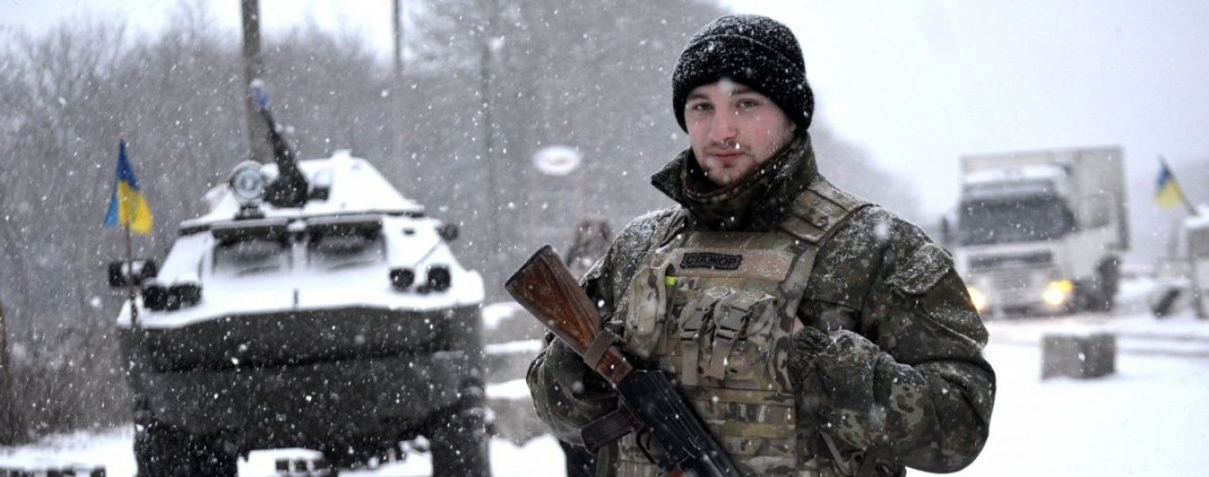 Яценюк дав доручення збільшити зарплати військовим у зоні АТО