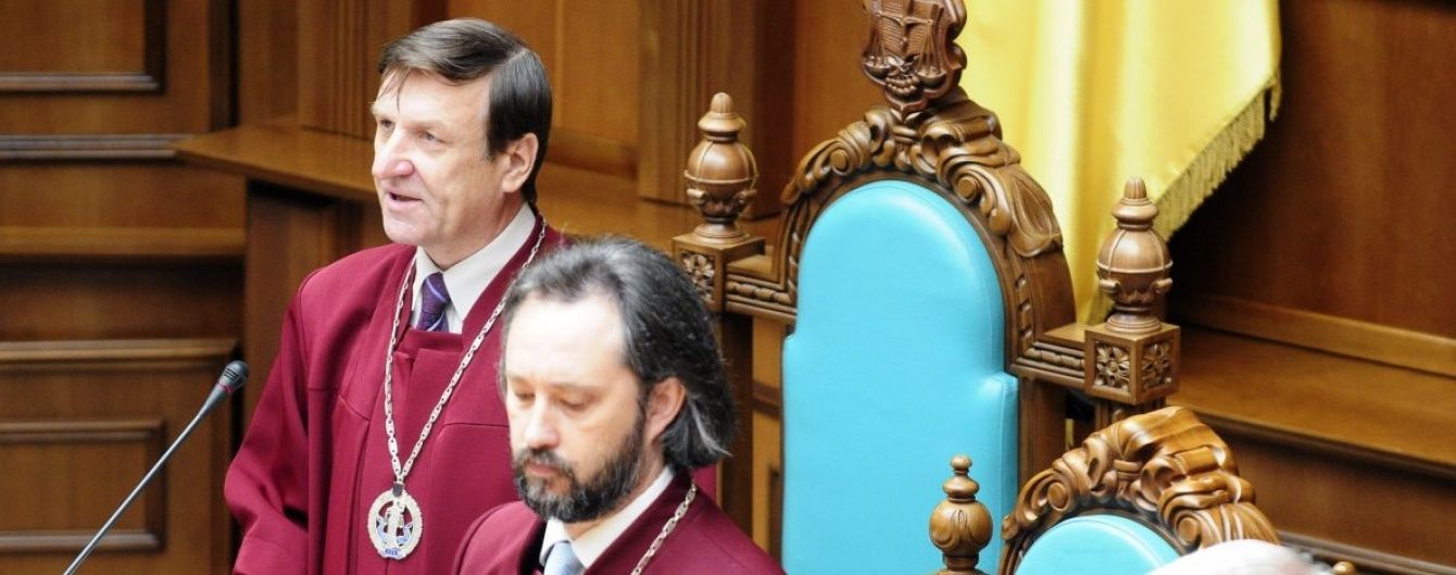 КС затвердив доопрацьовані зміни до Конституції