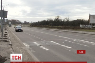У Львові водій на "зебрі" збив двох дітей, утік, а потім повернувся