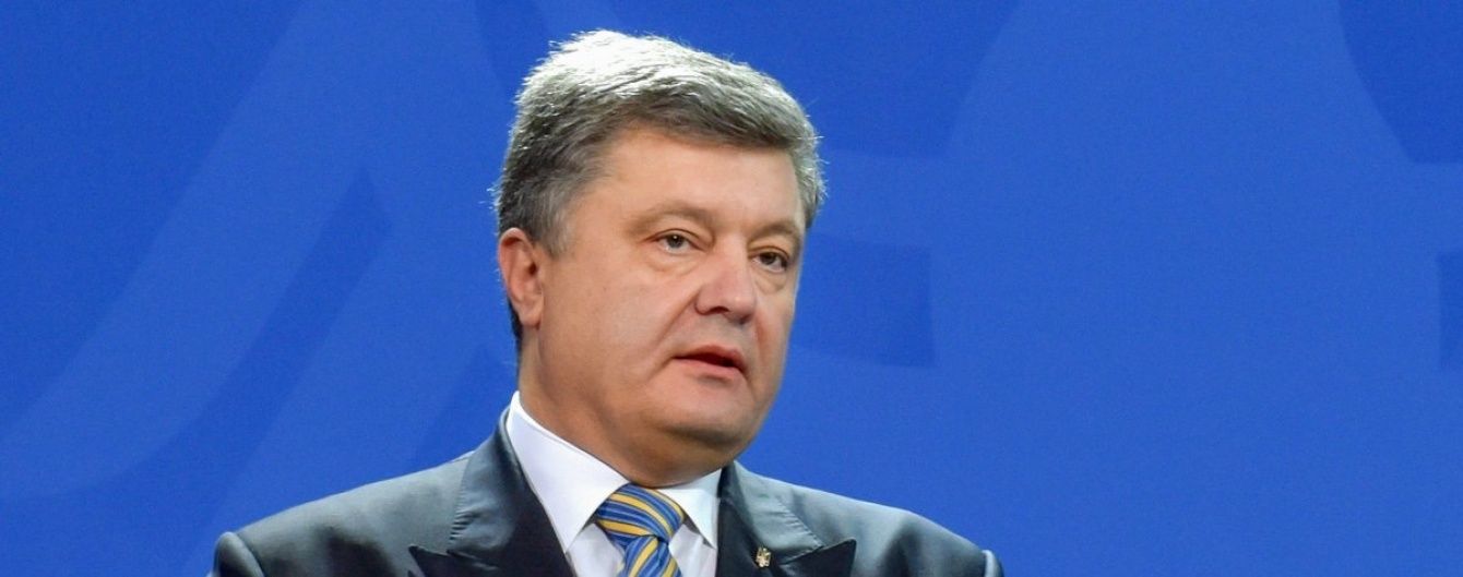 Сильні, незламні, тендітні. Порошенко святковим відео привітав українок із 8 Березня