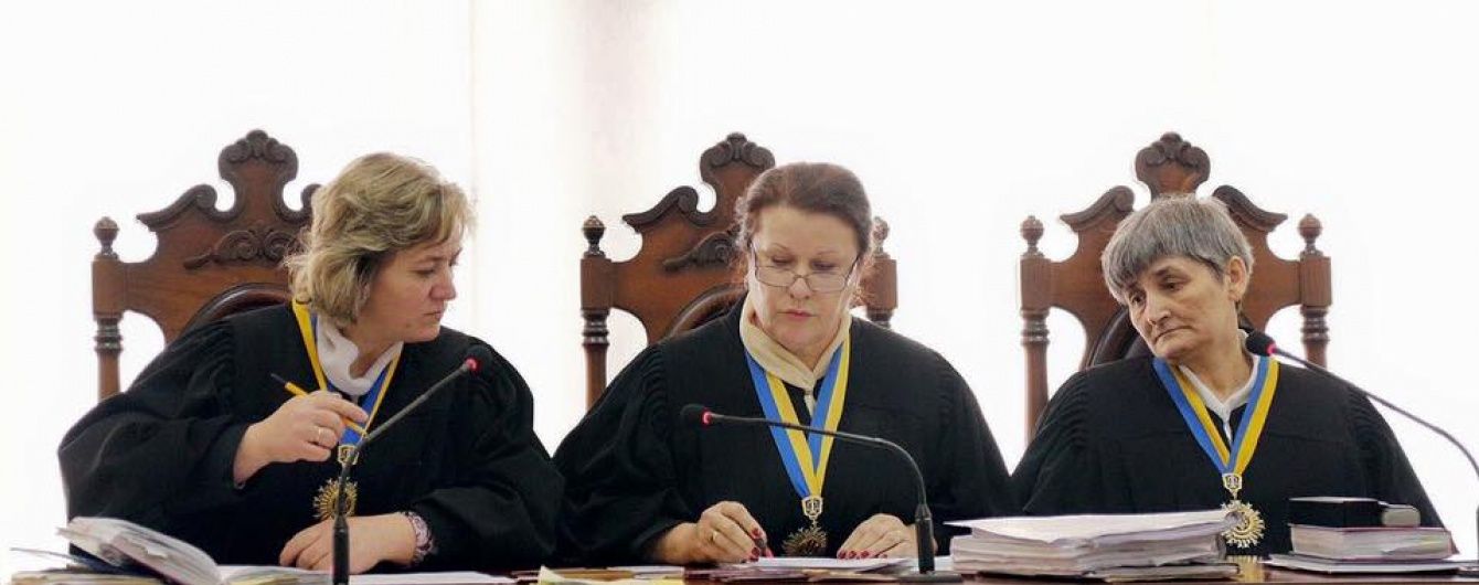 У Києві працівники суду просять не скорочувати посадові оклади