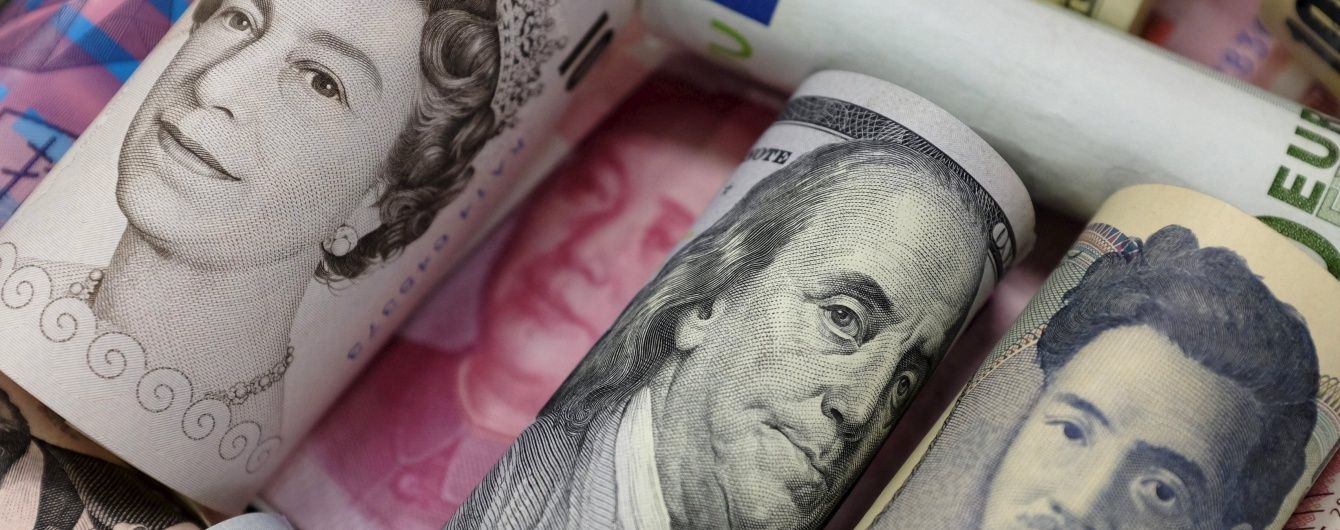 У січні українці більше продавали долари, ніж купували – Нацбанк