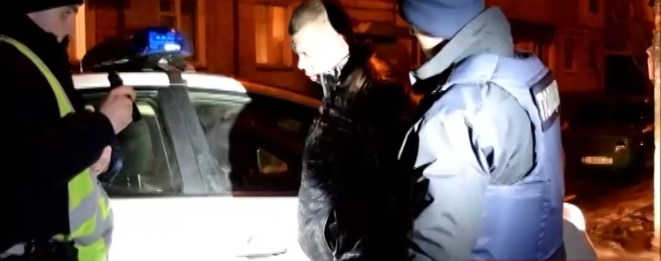 У Дніпропетровську поліцейські з гонитвою та кайданками ловили нетверезого даївця