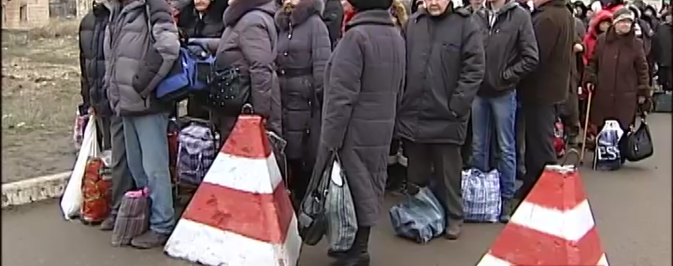 Луганчани розповідають про реалії у місті і про мрії повернутися в Україну