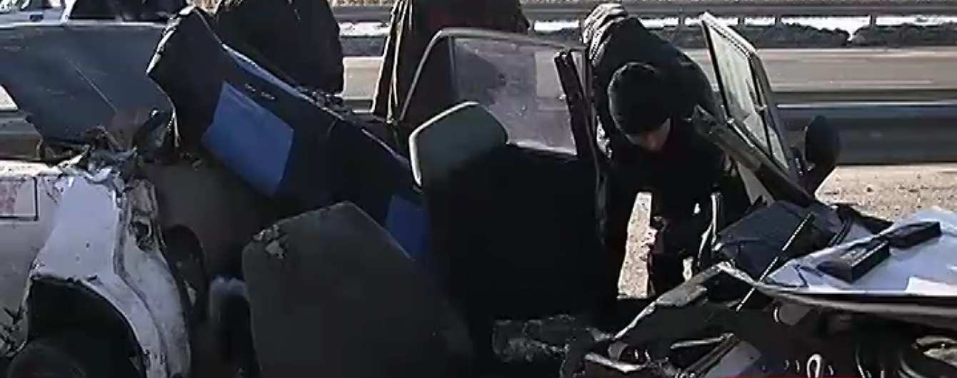 На Полтавщині ВАЗ із п'яними підлітками протаранив вантажівку та пролетів ще 10 метрів