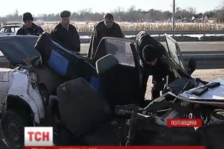 На Полтавщині ВАЗ із п'яними підлітками протаранив вантажівку та пролетів ще 10 метрів