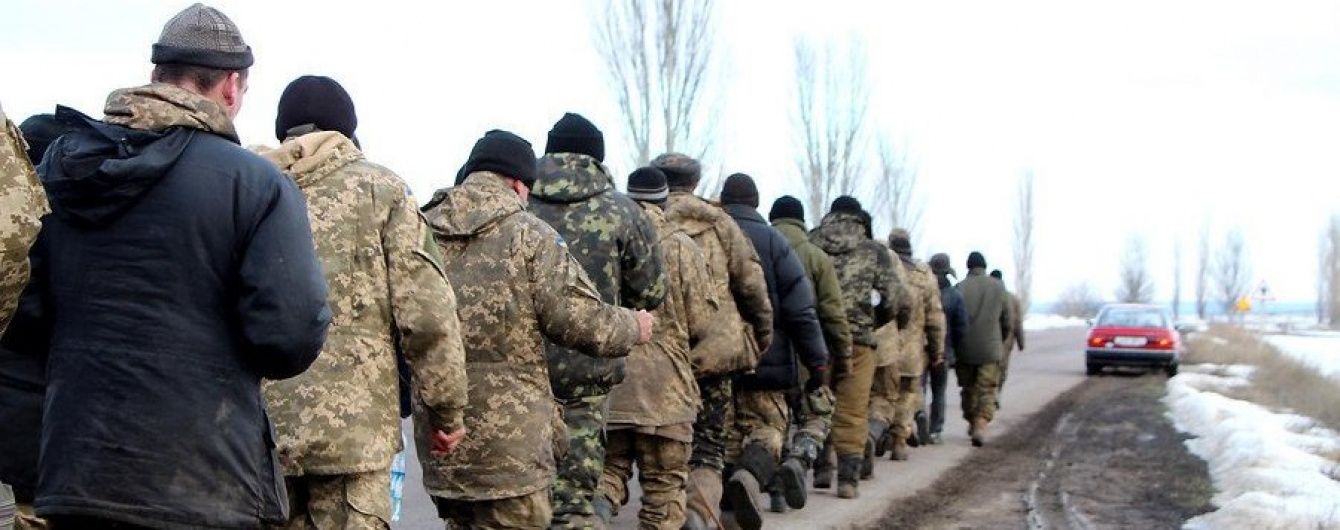Ми просто хочемо помитися і поїсти: бійці 53-ї бригади пішки дійшли до Миколаєва для зустрічі з чиновниками