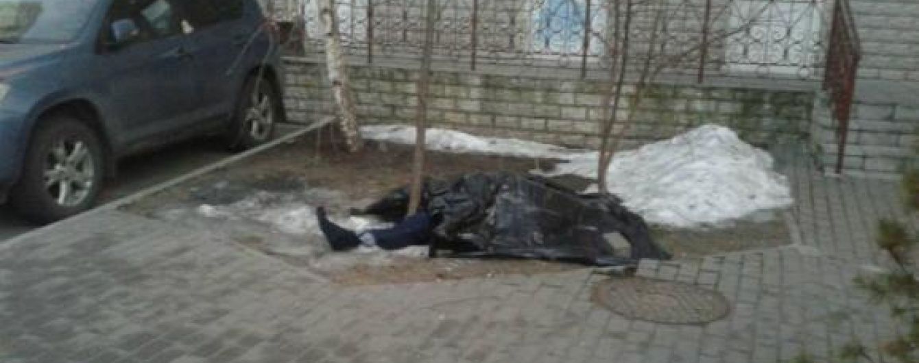 У Києві чоловік вистрибнув із 22-го поверху