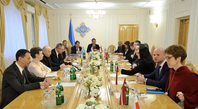 турчинов і диплмоати єс