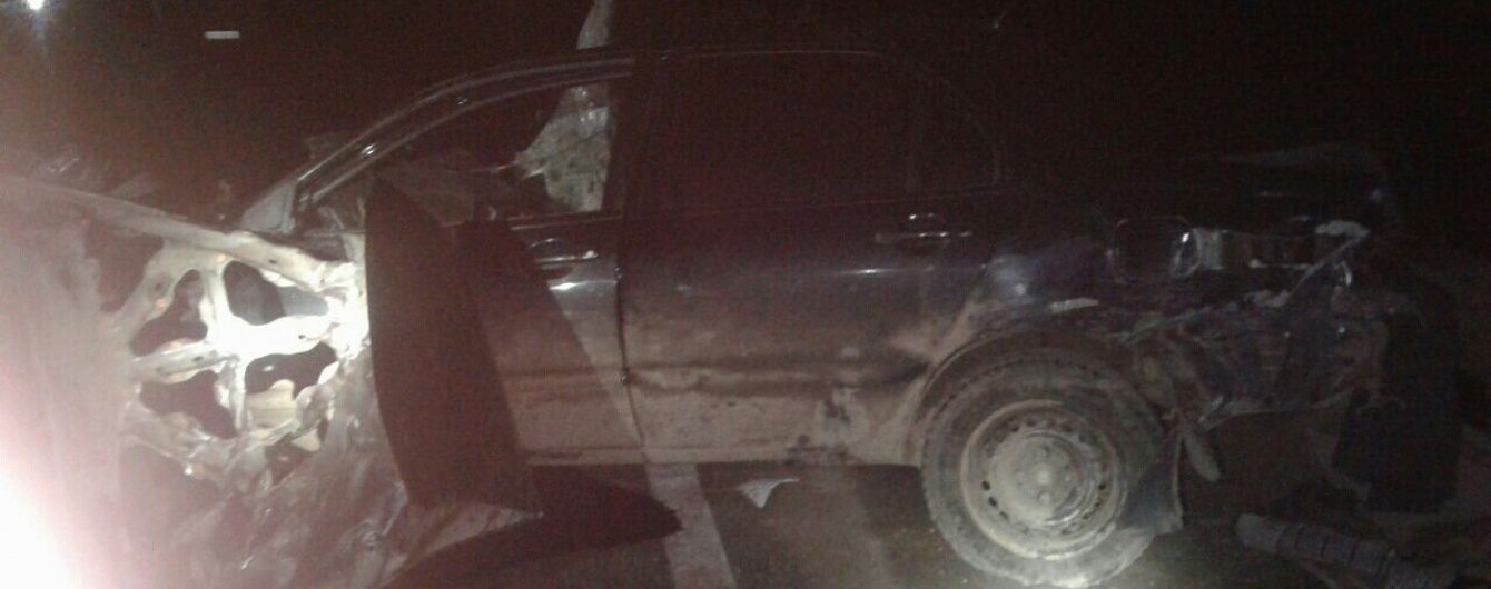 На Львівщині вантажівка зіткнулася з двома легковиками, є загиблі