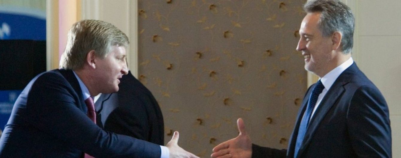 Тур на мільярд. У Лондоні влаштували автобусні екскурсії маєтками Фірташа, Ахметова та Ротенберга