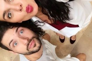 Закохана Сєдокова у бікіні вперше прикрасила обкладинку глянцю із коханим