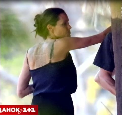 Нові тату Джолі_1