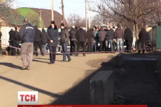У Нікополі розстріляли легковик із кримськими номерами