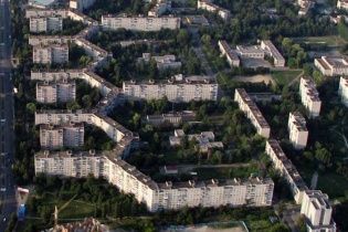 Дім-вулик або "Велика китайська стіна". Жителі Луцька хочуть прославити найдовший будинок у світі