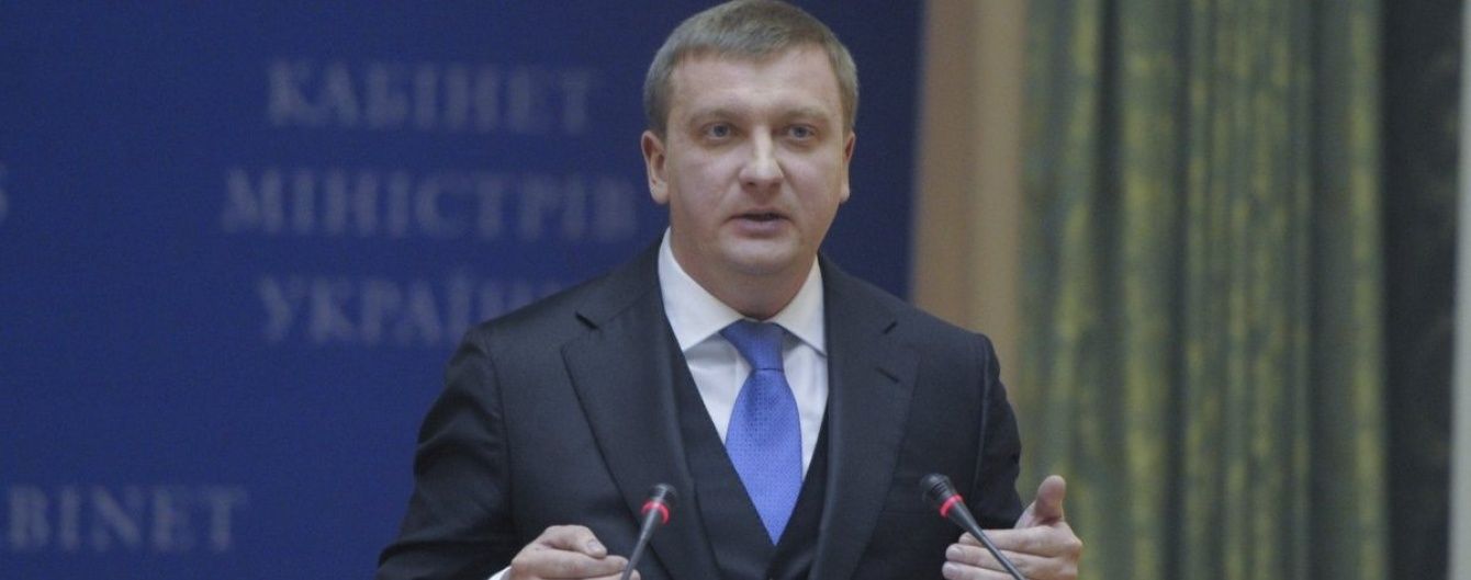 Активісти заблокували главу Мін'юсту в кабінеті