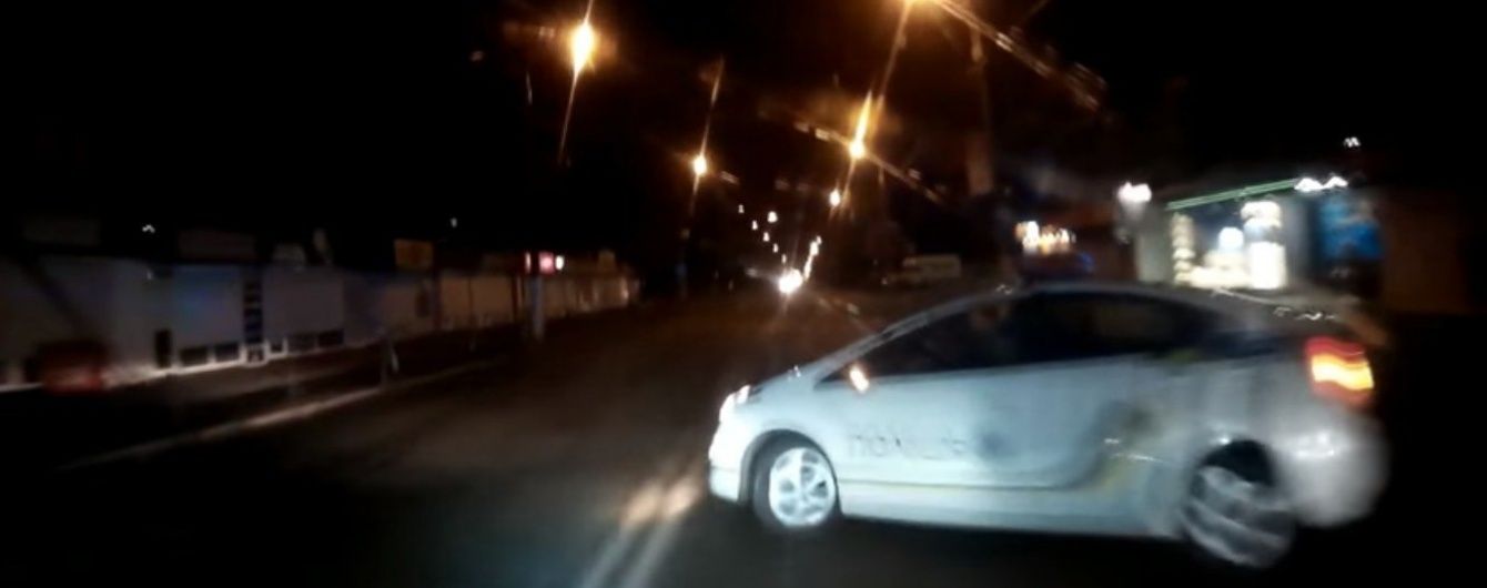 З'явилося відео з реєстратора серйозної аварії, яку спровокували патрульні в Києві