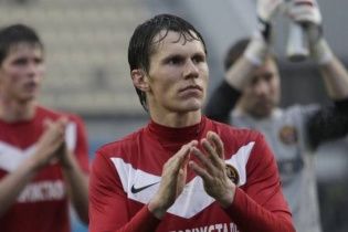 "Шахтар" подарував хворому футболістові шолом знаменитого голкіпера Чеха