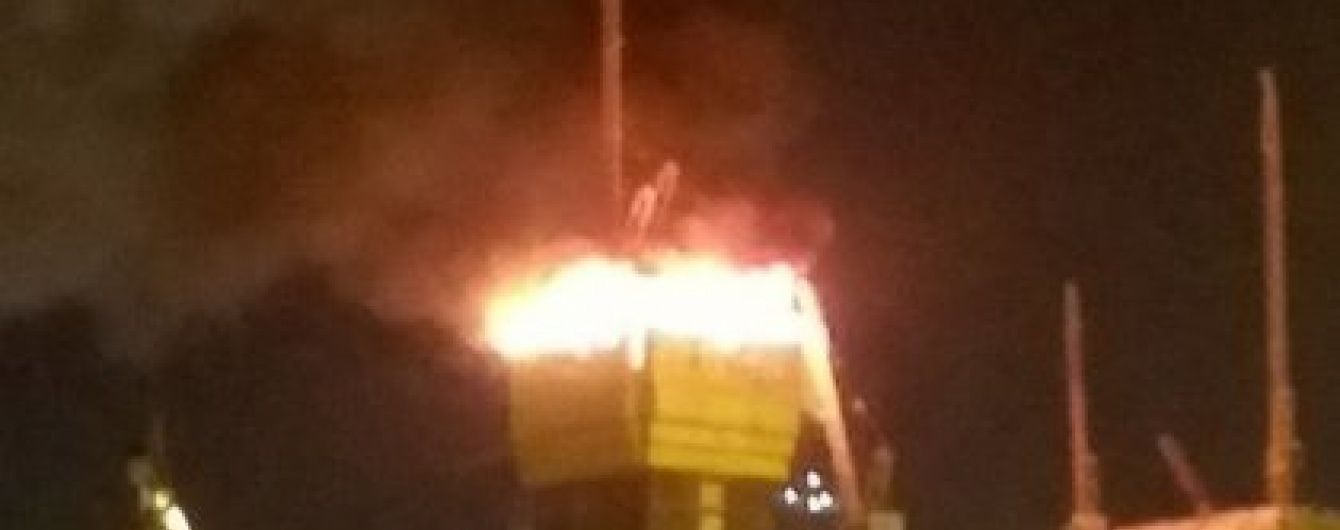 У столиці Казахстану загорілася недобудована найвища будівля в Середній Азії