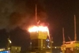 У столиці Казахстану загорілася недобудована найвища будівля в Середній Азії