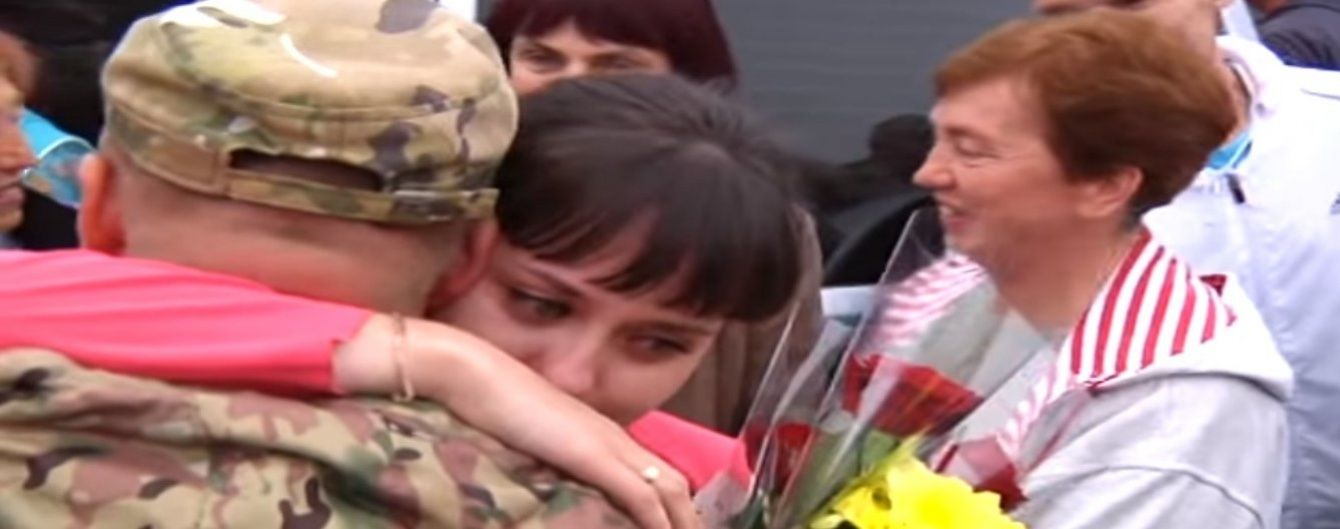 Українські десантники зворушливо привітали жінок із Днем закоханих