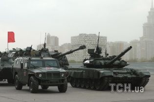 Росія розгорнула армію на кордоні та може раптово вдарити на Київ