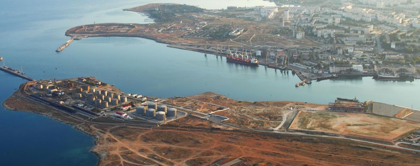 Морякам за незаконні рейси до окупованого Криму заборонили в'їзд до України